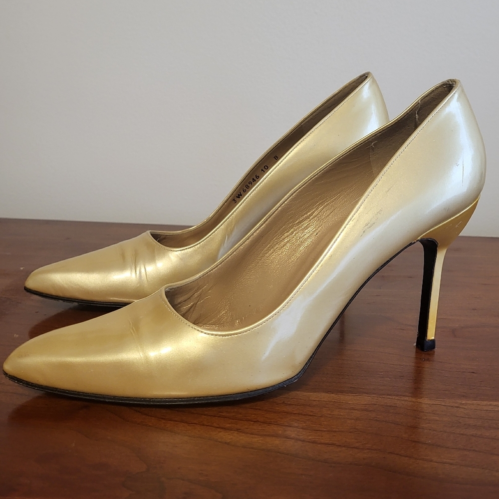 Stuart Weitzman Gold Patent Leather Pointed Toe 4" Pump Heels(10)